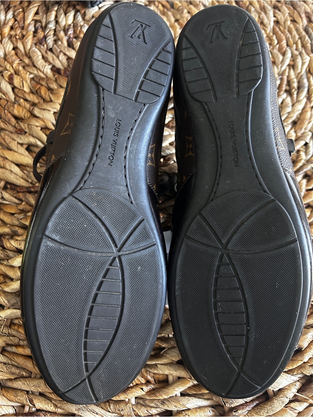 LV Globe Trotter Patent Monogram Women’s Sneakers - Picture 4 of 5